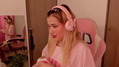 Lolly  online show from 02.25.25