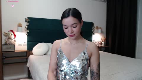 Snapshot of lolly_turner chatting on 12.25.24 lolly_turner online show from 12.25.24
