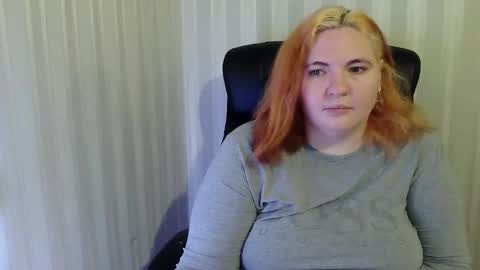 Snapshot of lollynomelty chatting on 12.19.25 LollyNomelty online show from 12.19.25