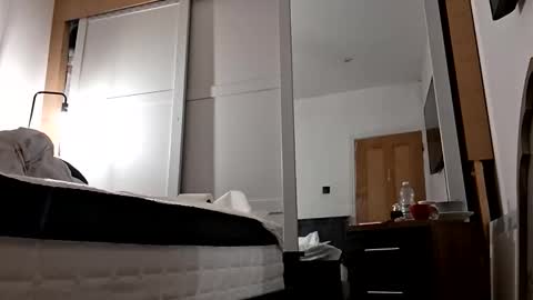 Snapshot of london_boy_35 chatting on 05.25.26 hey you online show from 05.25.26