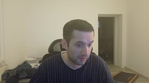 Snapshot of londonboy918070 chatting on 02.28.25 londonboy918070 online show from 02.28.25