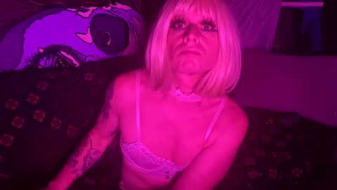 Snapshot of longbeachcd69 chatting on 02.08.25 longbeachcd69 online show from 02.08.25