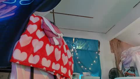 Londoncashmere69  online show from 12.31.24