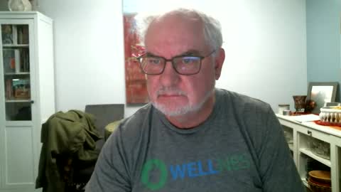 Snapshot of loop102 chatting on 05.24.26 loop102 online show from 05.24.26
