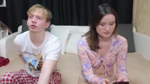 Jean and Isa right couple Mark and Eva left couple online show from 12.02.25