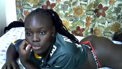 Snapshot of lora_amor chatting on 07.19.26 lora_amor online show from 07.19.26