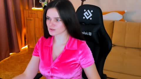 Snapshot of lora_cain chatting on 12.06.24 Lora Cain online show from 12.06.24