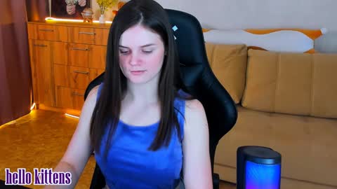 Snapshot of lora_cain chatting on 12.12.24 Lora Cain online show from 12.12.24