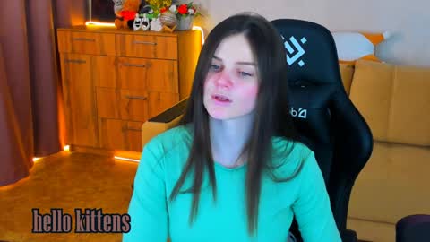 Snapshot of lora_cain chatting on 12.19.24 Lora Cain online show from 12.19.24