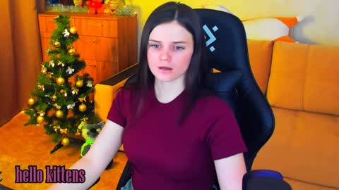 Snapshot of lora_cain chatting on 12.20.24 Lora Cain online show from 12.20.24