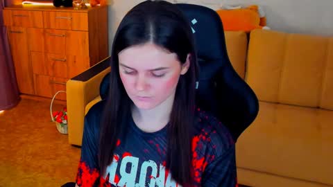 Snapshot of lora_cain chatting on 01.06.25 Lora Cain online show from 01.06.25