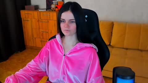 Snapshot of lora_cain chatting on 01.13.25 Lora Cain online show from 01.13.25