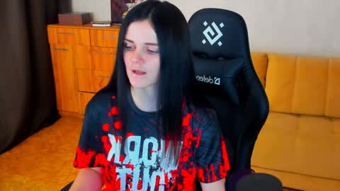 Snapshot of lora_cain chatting on 01.13.25 Lora Cain online show from 01.13.25