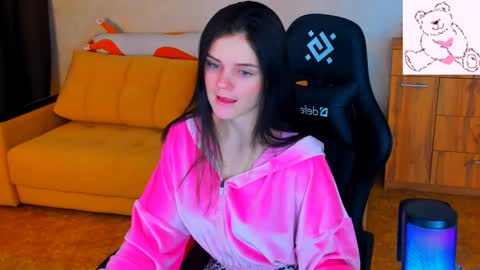 Snapshot of lora_cain chatting on 01.18.25 Lora Cain online show from 01.18.25