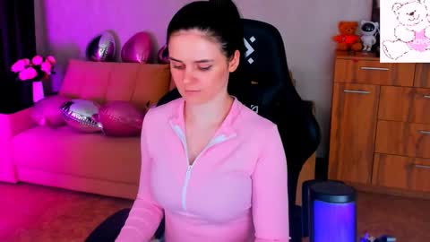 Snapshot of lora_cain chatting on 02.14.25 Lora Cain online show from 02.14.25