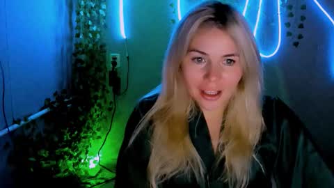 Snapshot of loraboyar chatting on 09.15.25 Lora online show from 09.15.25