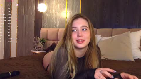 Snapshot of loraineluff chatting on 02.12.25 Loraine online show from 02.12.25