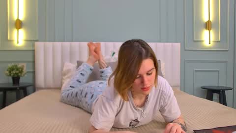 Lora online show from 10.14.25