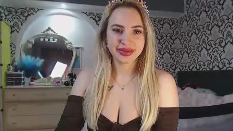 Snapshot of lorasinclare chatting on 02.10.26 Queen LoraSinClare online show from 02.10.26