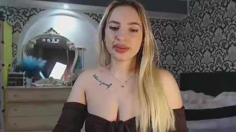 Snapshot of lorasinclare chatting on 02.16.26 Queen LoraSinClare online show from 02.16.26