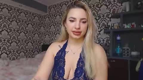 Snapshot of lorasinclare chatting on 03.02.26 Queen LoraSinClare online show from 03.02.26