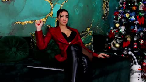 Snapshot of lorawarnner chatting on 12.10.24 Miss online show from 12.10.24