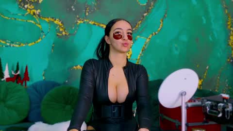 Snapshot of lorawarnner chatting on 12.23.24 Miss online show from 12.23.24