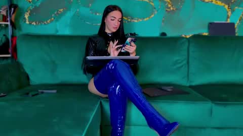 Snapshot of lorawarnner chatting on 01.23.25 Miss online show from 01.23.25