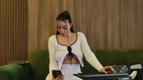 Snapshot of lorawarnner chatting on 03.02.25 Miss online show from 03.02.25