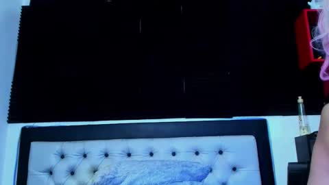 Snapshot of loredepp chatting on 11.23.25 Lore Depp online show from 11.23.25