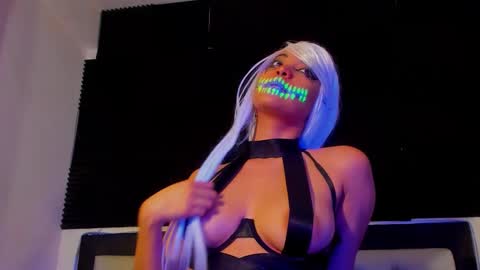 Snapshot of loredepp chatting on 12.04.25 Lore Depp online show from 12.04.25