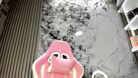 Doll Queen online show from 02.07.26