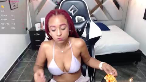 Snapshot of lorena_vieira_ chatting on 12.15.24 Lorena Vieira  online show from 12.15.24