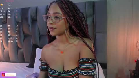 Snapshot of lorena_vieira_ chatting on 02.22.25 Lorena Vieira  online show from 02.22.25
