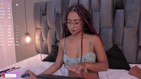 Snapshot of lorena_vieira_ chatting on 02.23.25 Lorena Vieira  online show from 02.23.25