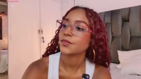 Snapshot of lorena_vieira_ chatting on 09.23.25 Lorena Vieira  online show from 09.23.25