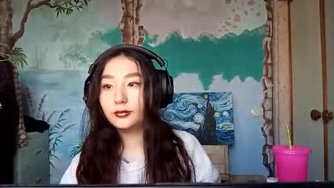 Snapshot of lorenelanosa chatting on 12.15.25 Sofia online show from 12.15.25