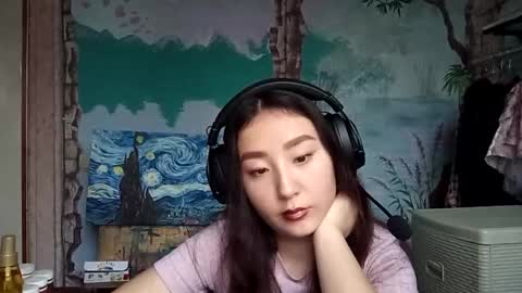 Snapshot of lorenelanosa chatting on 12.16.25 Sofia online show from 12.16.25