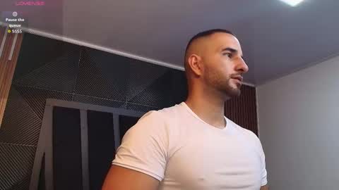  L O R E N Z O  Thumbs Up help  online show from 04.17.26