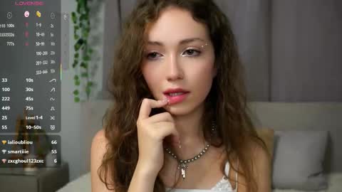 Naomi online show from 10.08.25