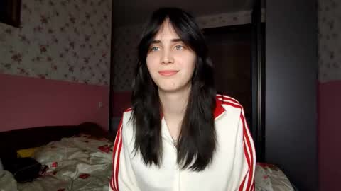 Snapshot of lorinepiro chatting on 11.09.25 Kira online show from 11.09.25