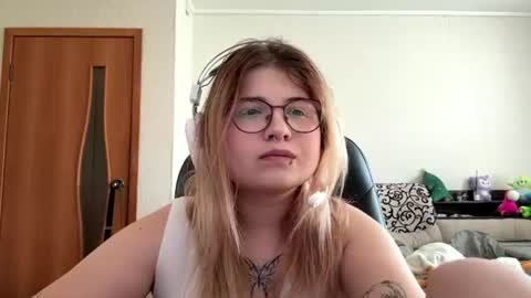 Snapshot of lorrainepurkiss chatting on 06.15.26 Stasha online show from 06.15.26