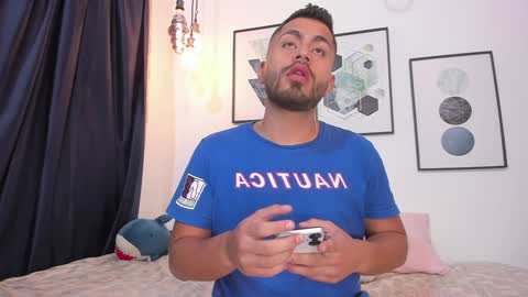 Snapshot of los_juanes chatting on 12.25.24 JUAN JUAN online show from 12.25.24