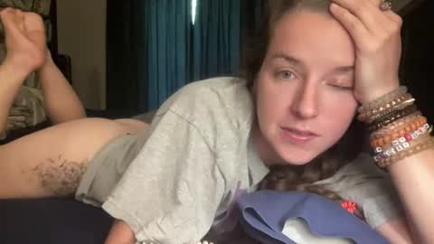 Snapshot of lothlori chatting on 11.18.25 lothlori online show from 11.18.25