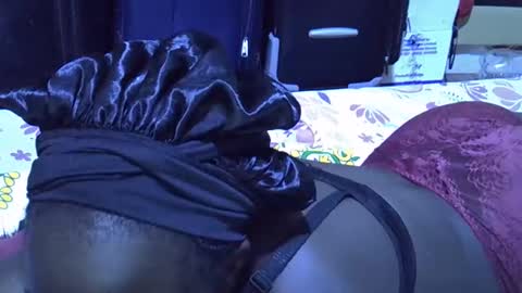 Snapshot of lotty_lavilla chatting on 12.20.25 lotty_lavilla online show from 12.20.25