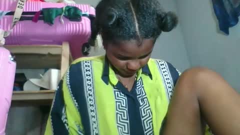 Snapshot of louane98 chatting on 02.17.26 louane98 online show from 02.17.26