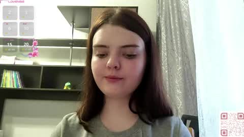Snapshot of loudeguise chatting on 05.28.26 Esma online show from 05.28.26