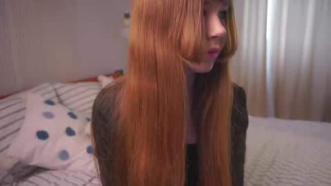 Snapshot of louettakarn chatting on 04.17.26 Sade online show from 04.17.26