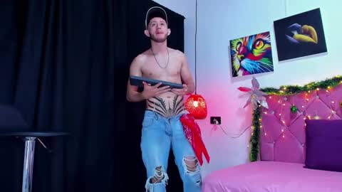 Snapshot of louis_bcasta1 chatting on 12.19.24 OF louis bcasta1 online show from 12.19.24