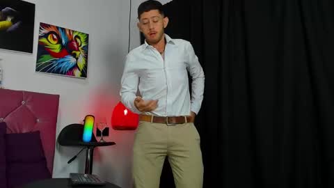 Snapshot of louis_bcasta1 chatting on 02.14.25 OF louis bcasta1 online show from 02.14.25
